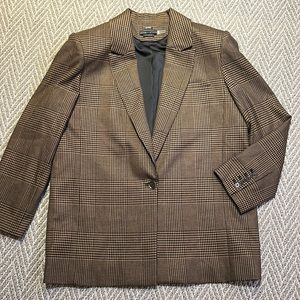 Gently used Alice & Olivia oversized blazer. Size 14, brown & black